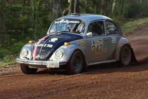 The Mark Huebbe / John Huebbe VW Beetle sets up for a sweeper on stage four.