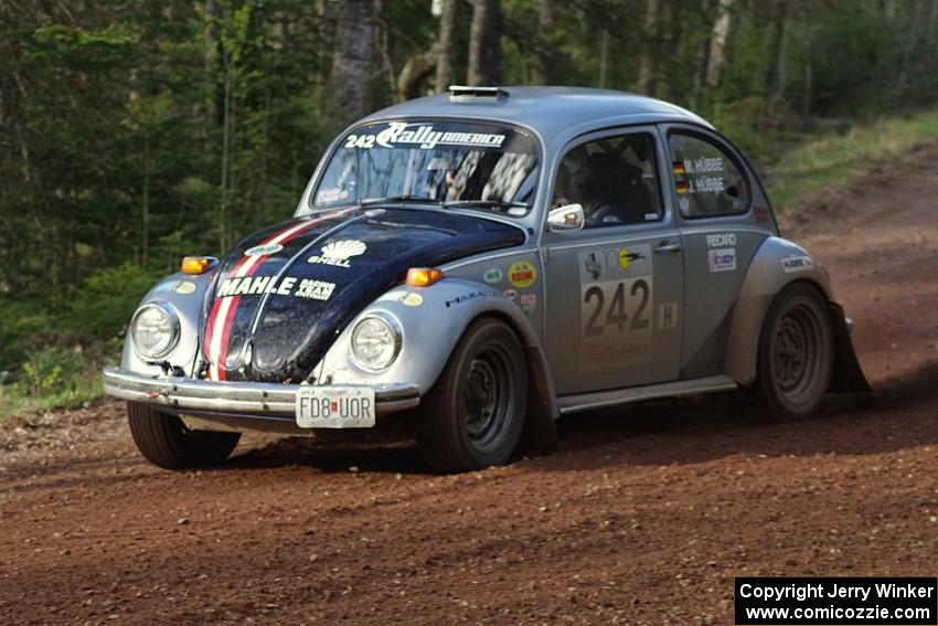 The Mark Huebbe / John Huebbe VW Beetle sets up for a sweeper on stage four.