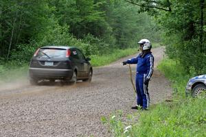 Carl Siegler asks the Pawel Dubina / Karol Dubina Ford Focus for a tug out on SS3.