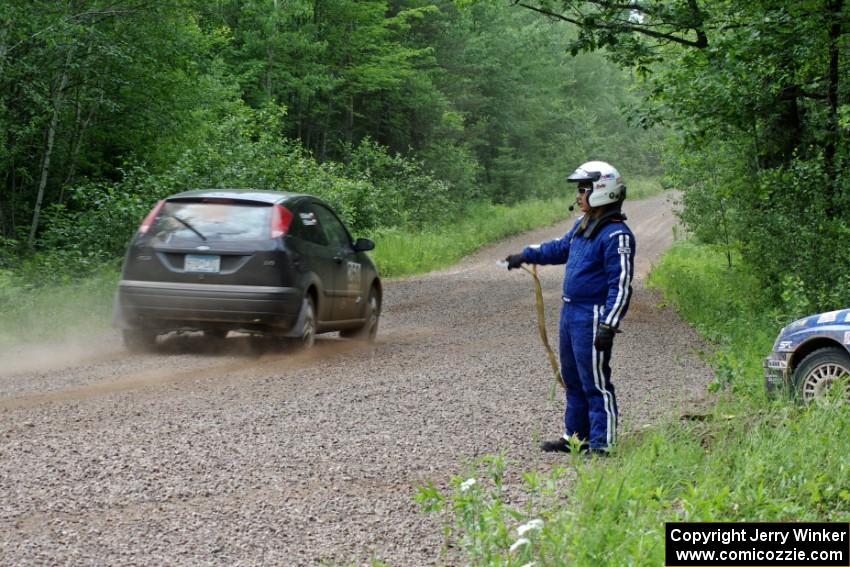 Carl Siegler asks the Pawel Dubina / Karol Dubina Ford Focus for a tug out on SS3.