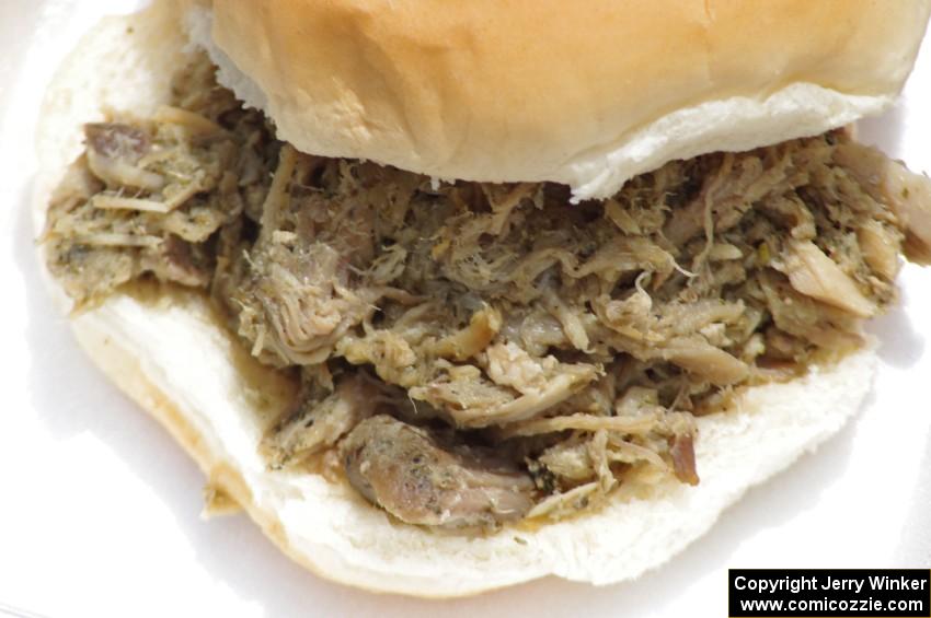 Mmmmmm... spicy pulled-pork sammich!