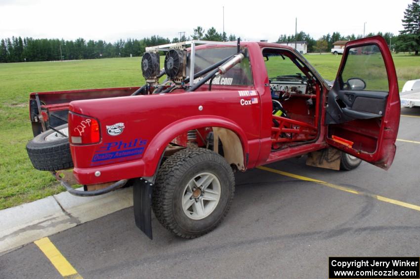 Jim Cox / Dan Drury Chevy S-10 gets last minute tweaks