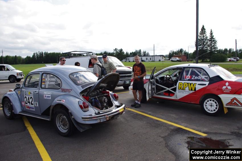 The Mark Huebbe / John Huebbe VW Beetle and Jan Zedril / Jody Zedril Mitsubishi Lancer ES before the start of the rally.