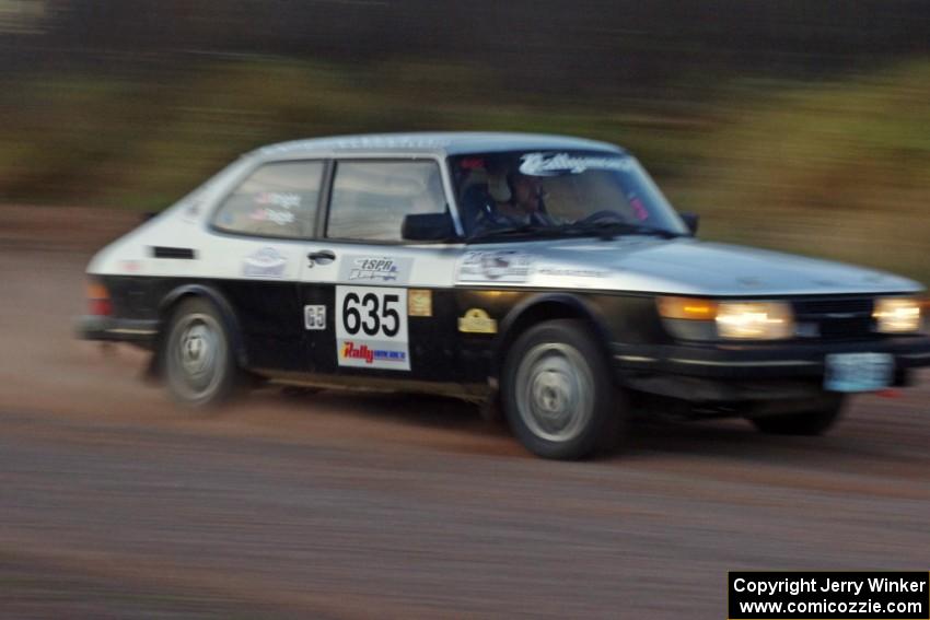 Curt Faigle / Rob Wright in their SAAB 900 Turbo on the practice stage
