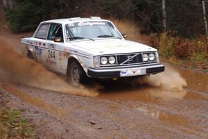 Chris Czyzio / Jeff Secor in their Volvo 242 near the finish of SS10 (Menge Creek 1)