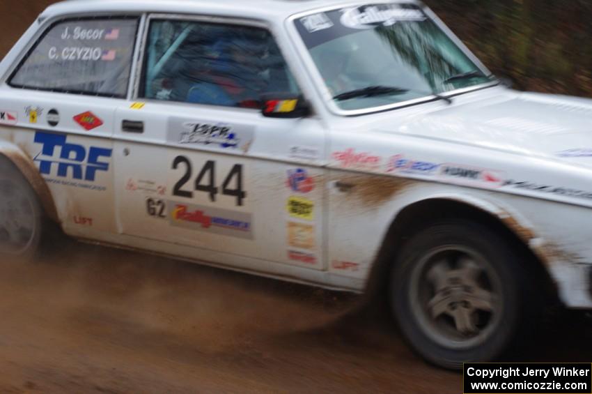 Chris Czyzio / Jeff Secor in their Volvo 242 near the finish of SS10 (Menge Creek 1)