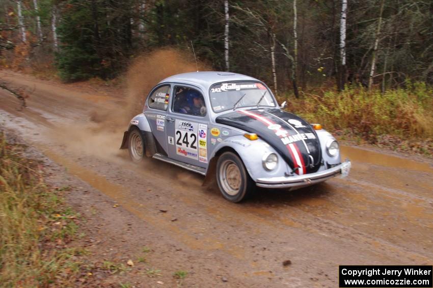 Mark Huebbe / John Huebbe in their VW Beetle near the finish of SS10 (Menge Creek 1)