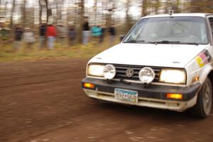 Kristofer Yahner / Tony Benusa in their VW Golf on SS16 (Arvon Tower 2)