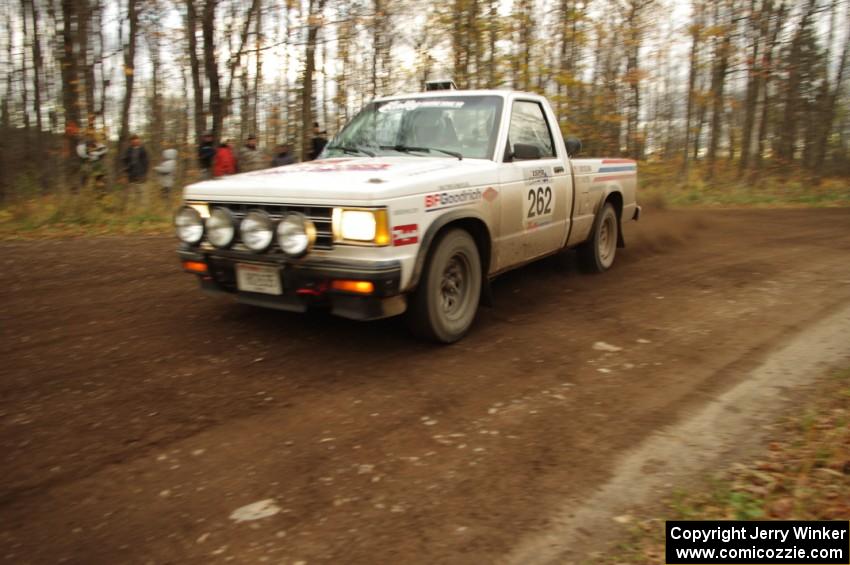 Steve Brockelman / Dustin Masters in their GMC Sonoma on SS16 (Arvon Tower 2)