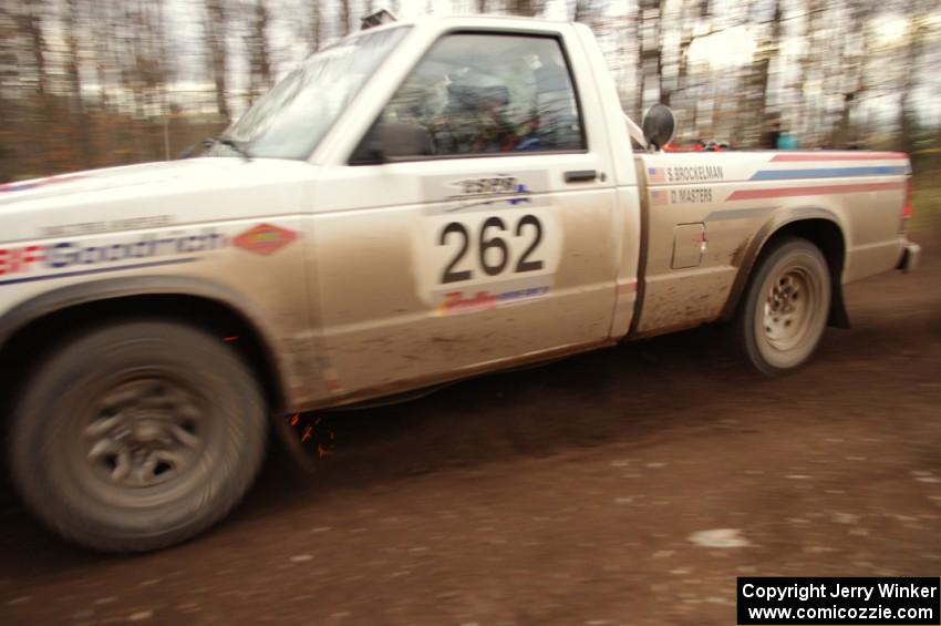 Steve Brockelman / Dustin Masters in their GMC Sonoma on SS16 (Arvon Tower 2)