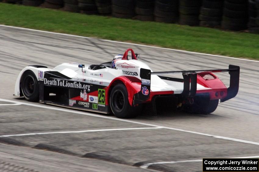 Joel Janco's Panoz Élan DP-02 smoking out of turn 12