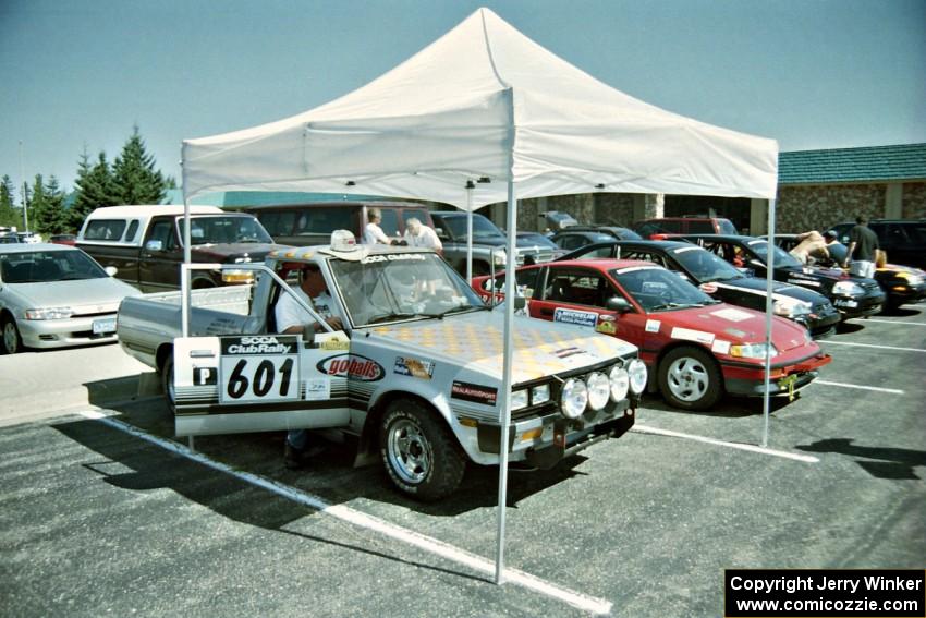 Mike Halley / Emily Burton-Weinman Dodge Ram 50 prior to the start.