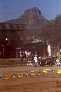 Lauchlin O'Sullivan / Farina O'Sullivan Audi 4000 Quattro at the start of SS1, Fairgrounds.