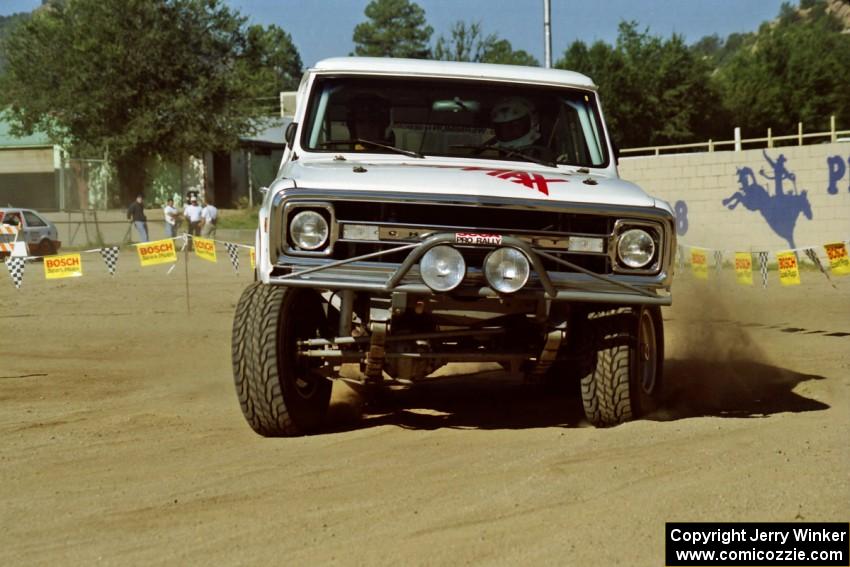 Bob Pendergrass / Jonathan Weigley Chevy Blazer on SS1, Fairgrounds.