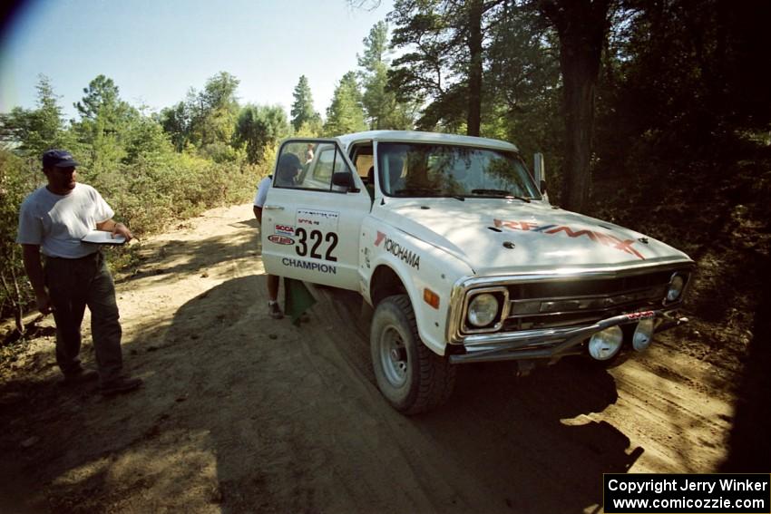 Bob Pendergrass / Jonathan Weigley Chevy Blazer at the start of SS5, Mingus Mountain II.