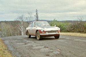 Phil Smith / Dallas Smith MGB-GT at the final yump on SS14, Brockway Mountain I.