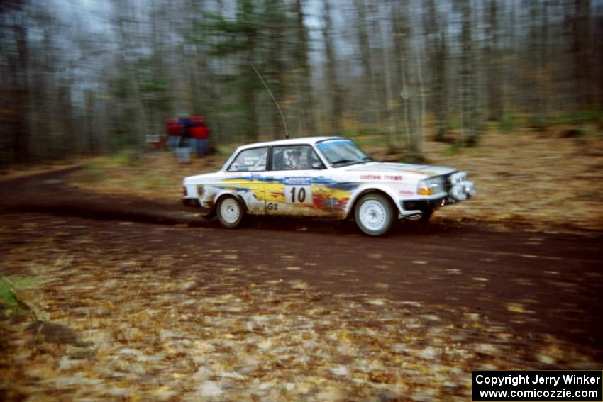 Bill Malik / Christian Edstrom Volvo 240 at the second to last corner of SS1, Beacon Hill.