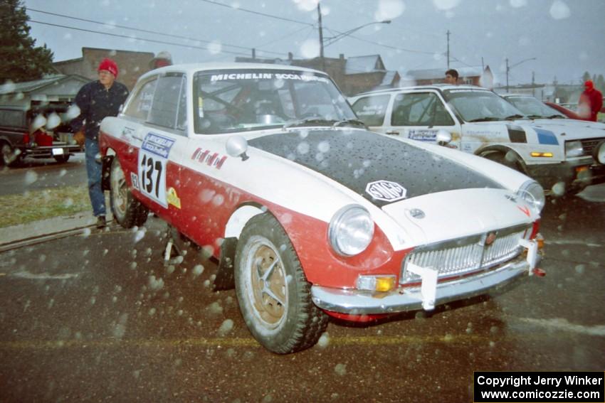 Phil Smith / Dallas Smith MGB-GT at parc expose in Calumet on day two.