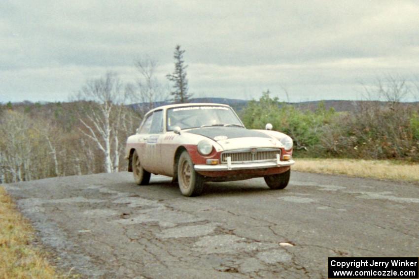 Phil Smith / Dallas Smith MGB-GT at the final yump on SS14, Brockway Mountain I.