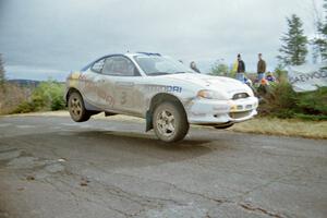 Paul Choiniere / Jeff Becker Hyundai Tiburon at the final yump on SS15, Brockway Mountain II.