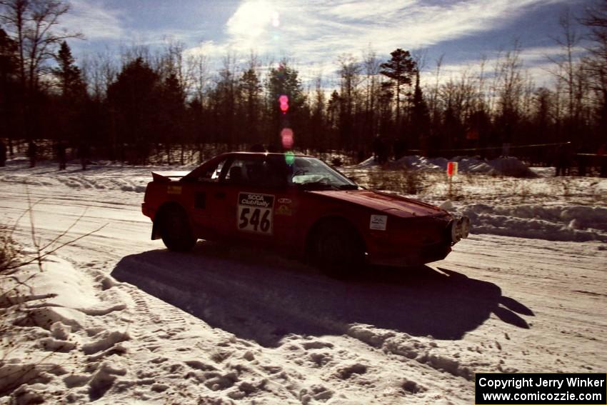 The Steve Irwin / Phil Schmidt Toyota MR2 drifts past spectators on SS1, Hungry 5.