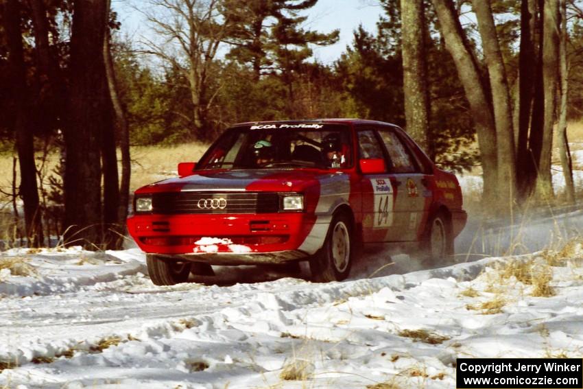 The Sylvester Stepniewski / Adam Pelc Audi 4000 Quattro slows for the hairpin on SS7, Ranch II.