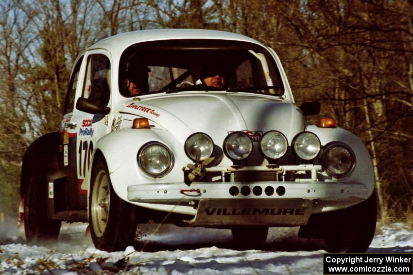 Reny Villemure / Mike Villemure set up their VW Beetle for the hairpin on SS7, Ranch II.