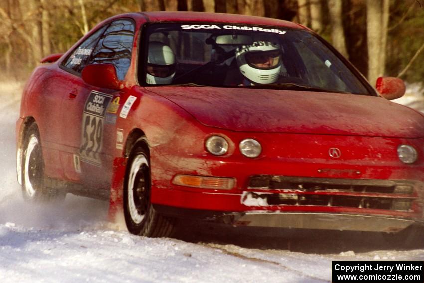 Ryan Brooks / Shanti Traskowski set up for the hairpin on SS7, Ranch II, in their Acura Integra.