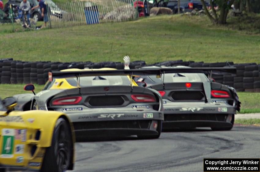 Jonathan Bomarito / Kuno Wittmer (L) and Marc Goossens / Dominik Farnbacher (R) SRT Viper GTS-Rs