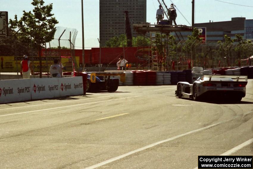 Doc Bundy / Johnny O'Connell Panoz GTR-1/Ford follows the Scott Schubot / Henry Camferdam Riley & Scott Mk. III/Ford