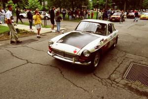 Phil Smith / Dallas Smith MGB-GT pulls into parc expose.