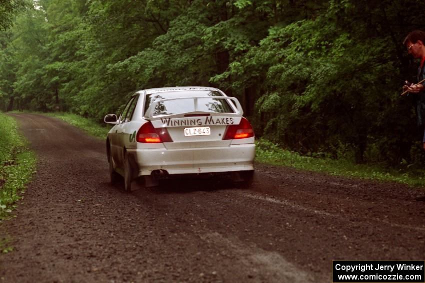 Érik Comas / Julian Masters Mitsubishi Lancer Evo IV launches from the start of the practice stage.