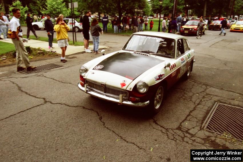 Phil Smith / Dallas Smith MGB-GT pulls into parc expose.