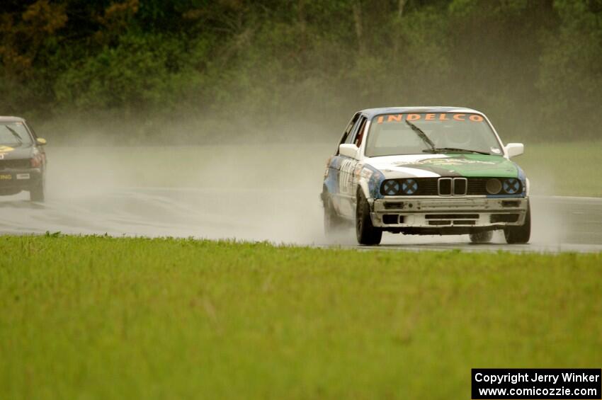 Team Endurance BMW 325i and Eggboy Racing Ford Taurus SHO