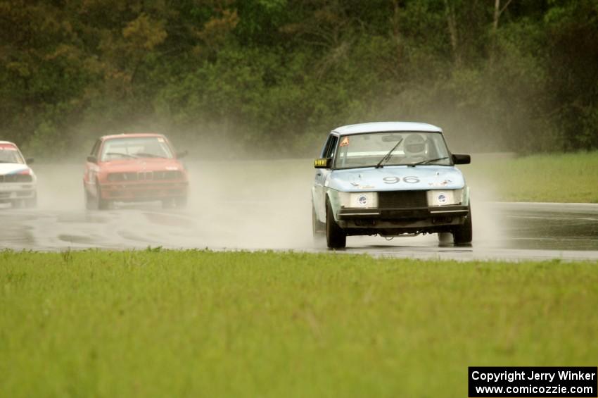 Fart-hinder SAAB 900, E30 Bombers BMW 325i and Tubby Butterman Racing 2 BMW 325