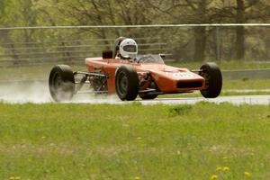 Rich Stadther's Dulon LD-9 Formula Ford gets into the oil dry.