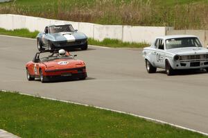 Gary Davis' Dodge Dart, Ben Robertaccio's Porsche 914/6 and Daryn Bosell's Chevy Corvette