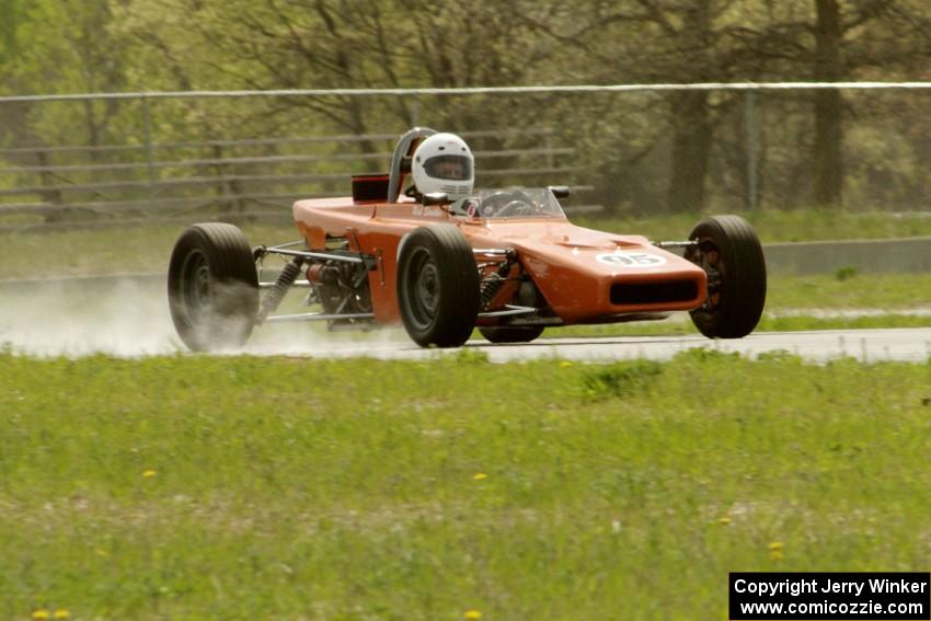 Rich Stadther's Dulon LD-9 Formula Ford gets into the oil dry.