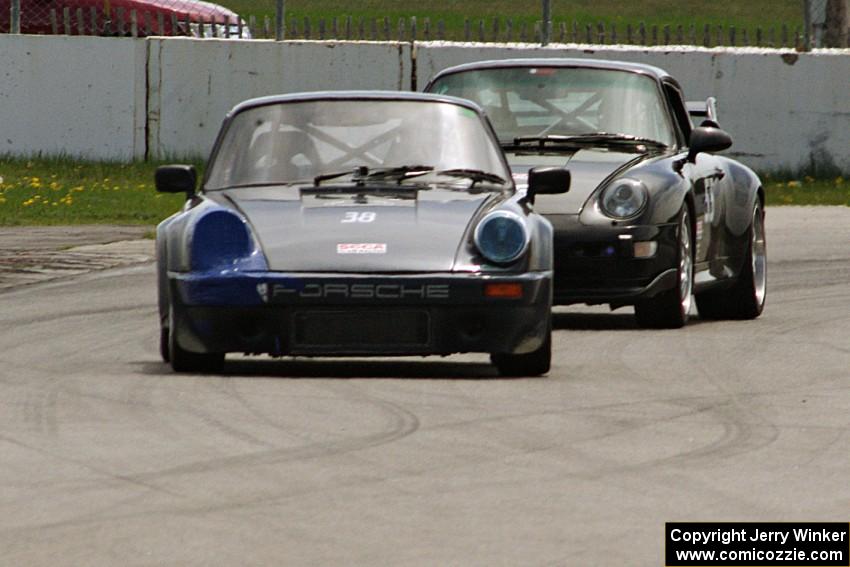 Craig Stephens' ITE-1 Porsche 911 leads Phil Magney's ITE-1 Porsche 993