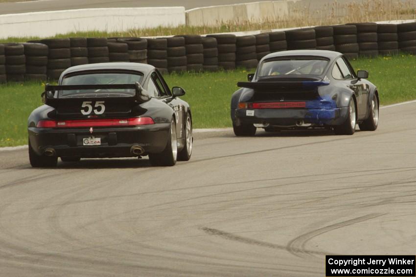 Phil Magney's ITE-1 Porsche 993 leads Craig Stephens' ITE-1 Porsche 911