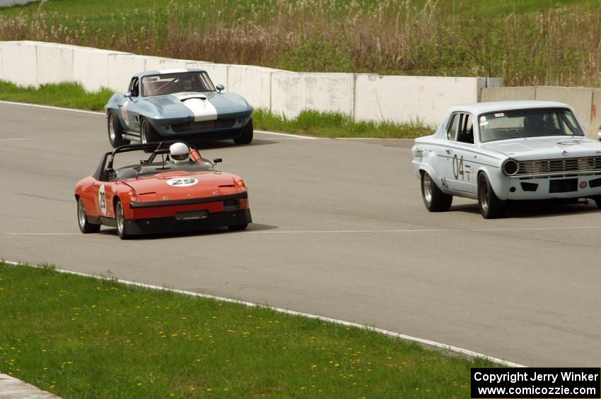 Gary Davis' Dodge Dart, Ben Robertaccio's Porsche 914/6 and Daryn Bosell's Chevy Corvette