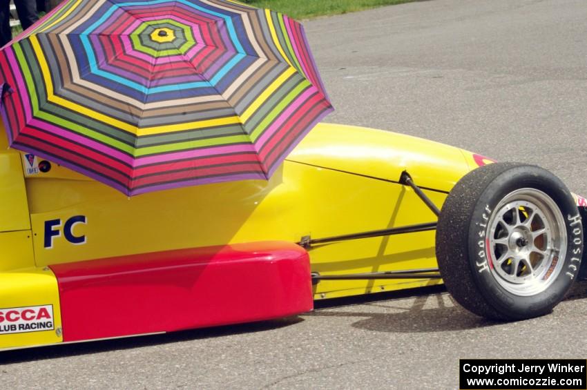 Mike Fowler's Van Diemen RF96 Formula Continental on the pre-grid