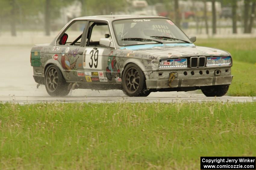 SD Faces BMW 325is