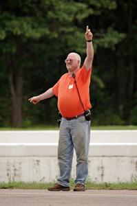 Jim Anderson directs cars to the scales.