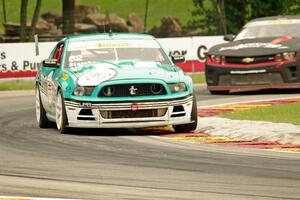 David Sterckx's Ford Mustang Boss 302S and Tony Gaples' Chevy Camaro