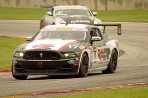 Alec Udell's Ford Mustang Boss 302S and Ric Bushey's Nissan 370Z