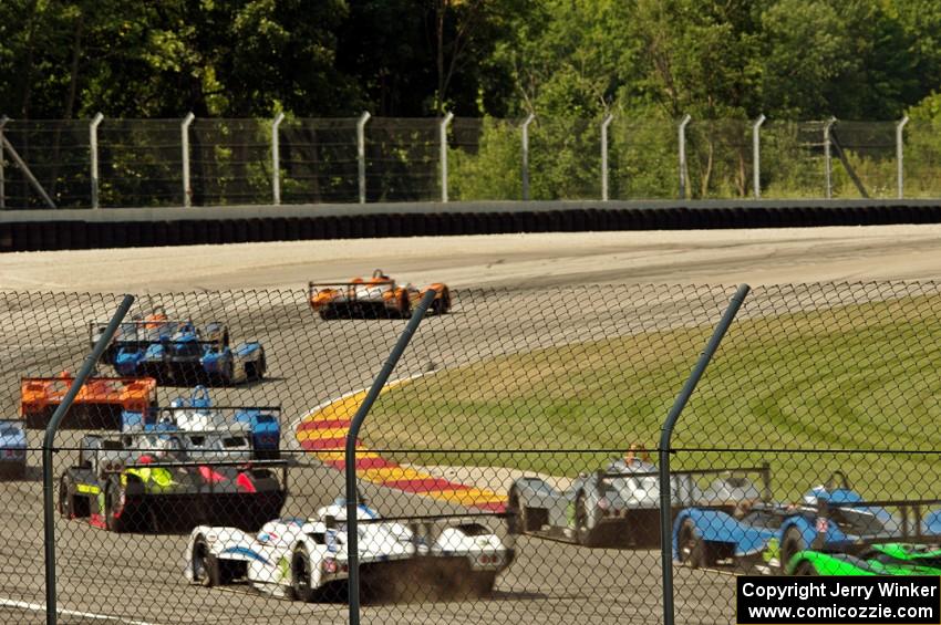 Panoz Élan DP-02s battle into turn one after the drop of the green.