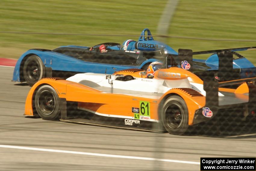 Mikhail Goikhberg nips Todd Slusher, both in Panoz Élan DP-02s