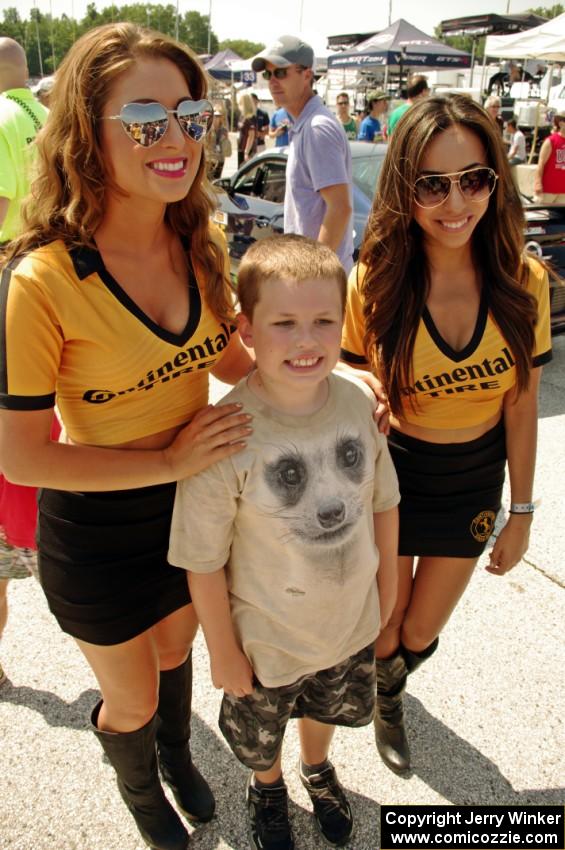 Pirelli girls with a young fan during the grid walk.