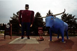 Paul Bunyan and Babe statues in downtown Bemidji.